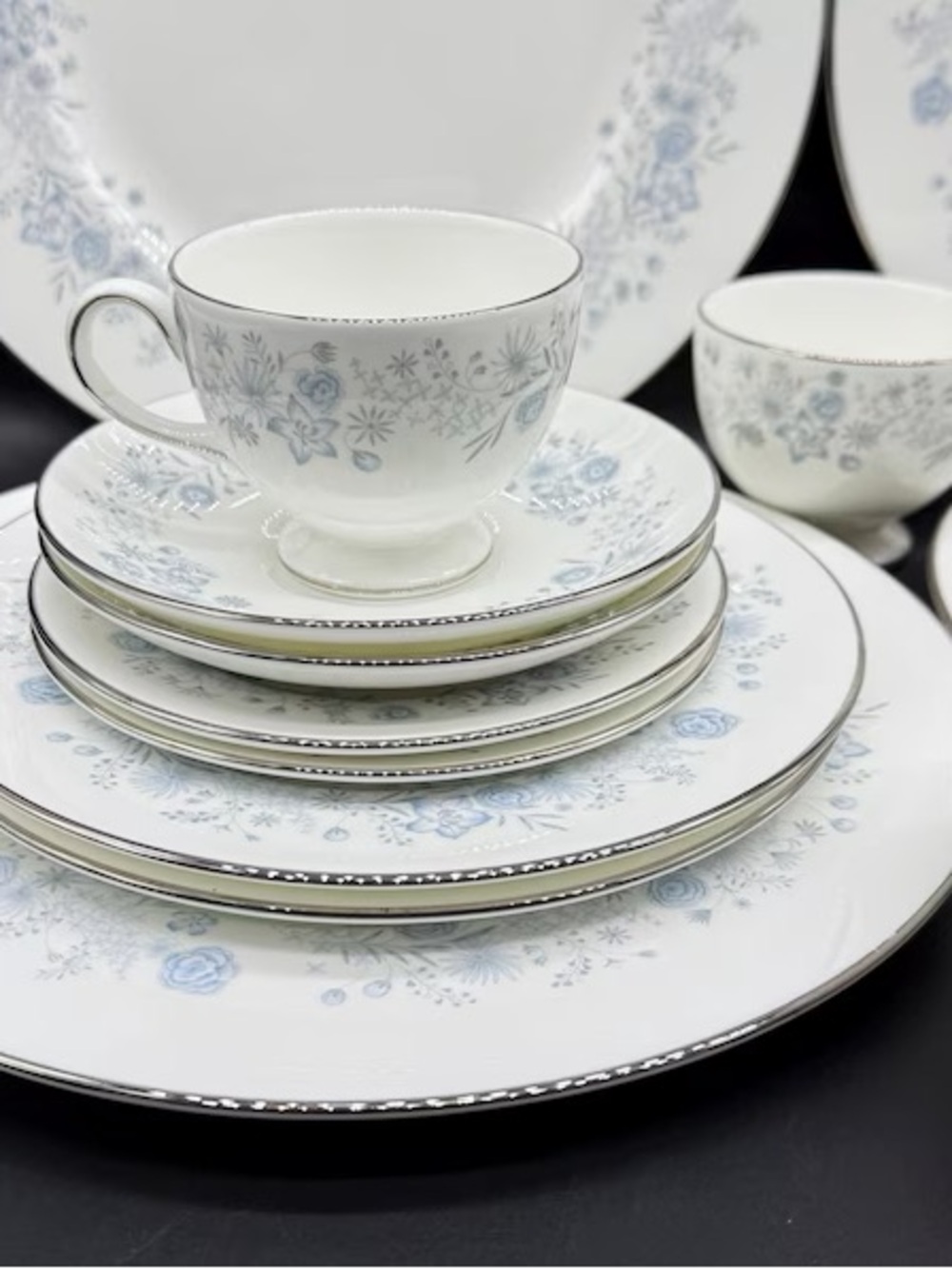Elegant White and Light Blue Floral Dinnerware Set - 20 Piece